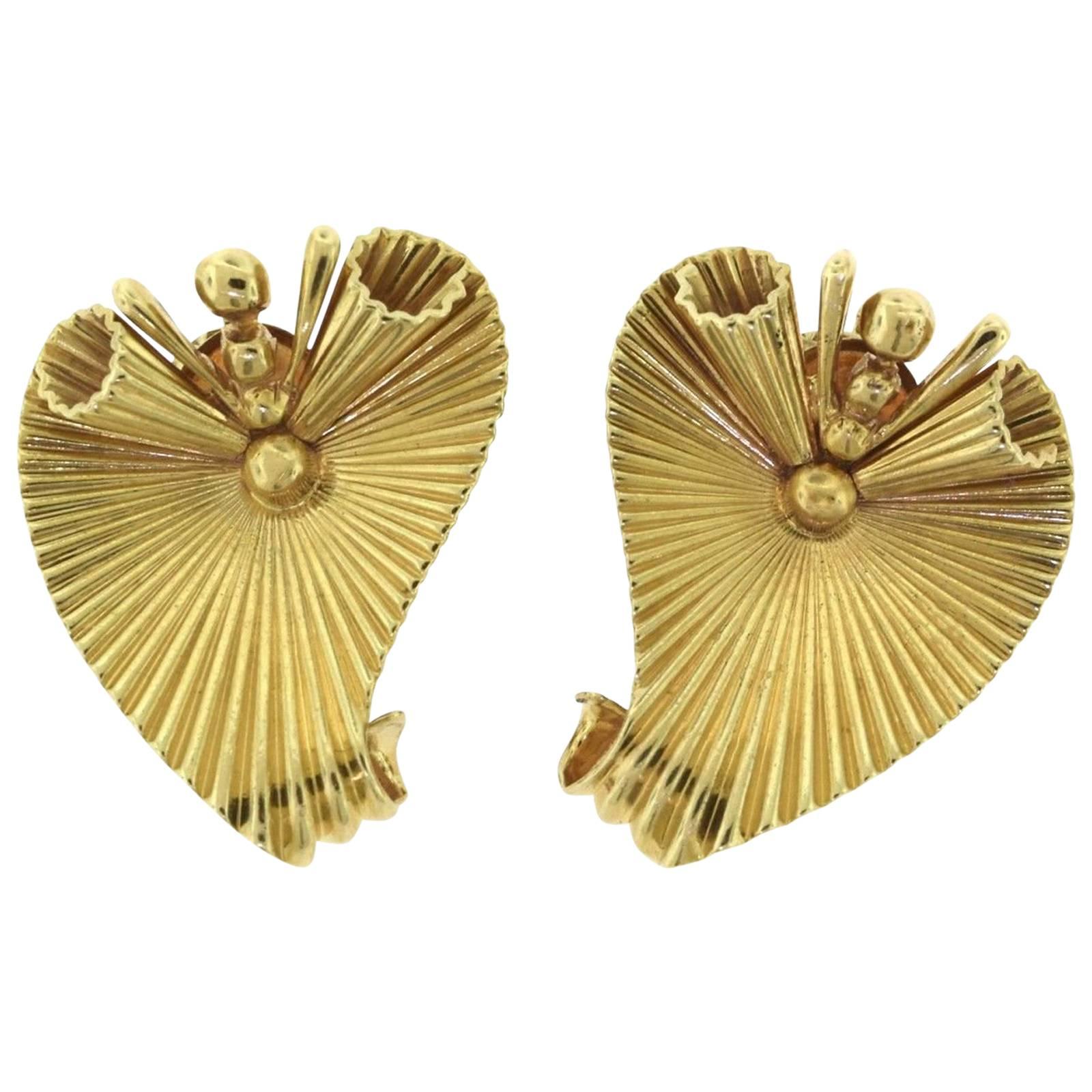Estate Cartier Yellow Gold Fluted Leaf Swirl Statement Clip-On Earrings For Sale