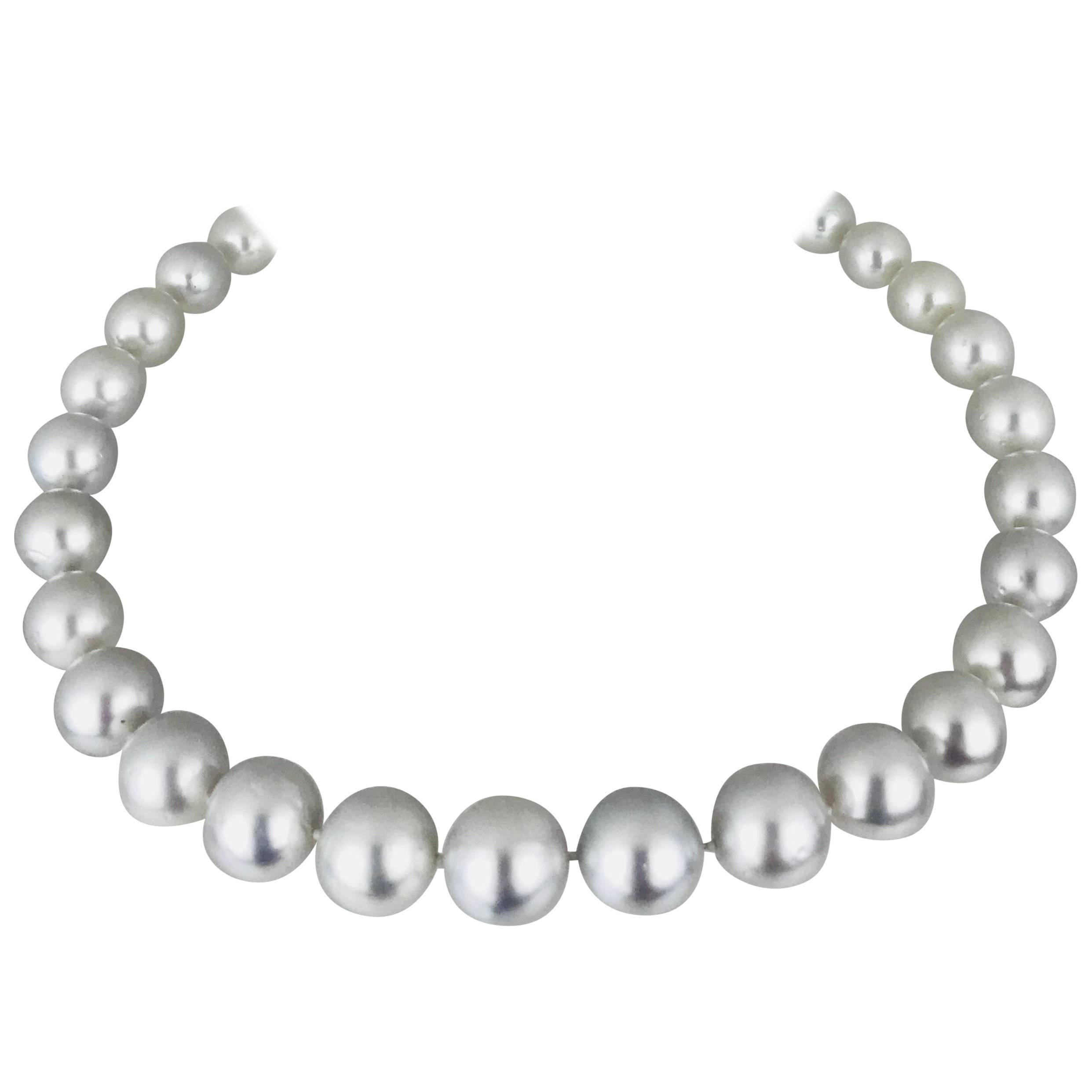 White South Sea Pearl Strand, Silver-White, Contemporary Large 12.12 - 14.40 mm For Sale