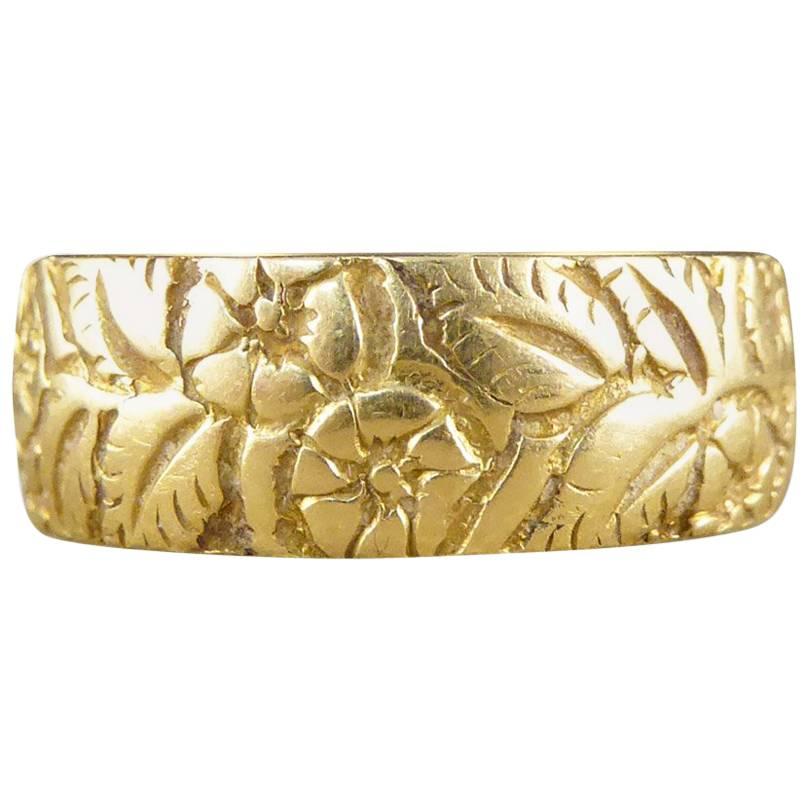 Victorian Floral Engraved Wedding Band in 18 Carat Gold