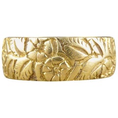 Victorian Floral Engraved Wedding Band in 18 Carat Gold