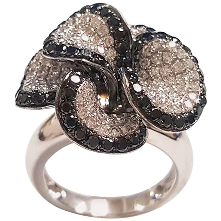 Ladies 18 Karat White Gold Black Diamonds Flower Ring For Sale
