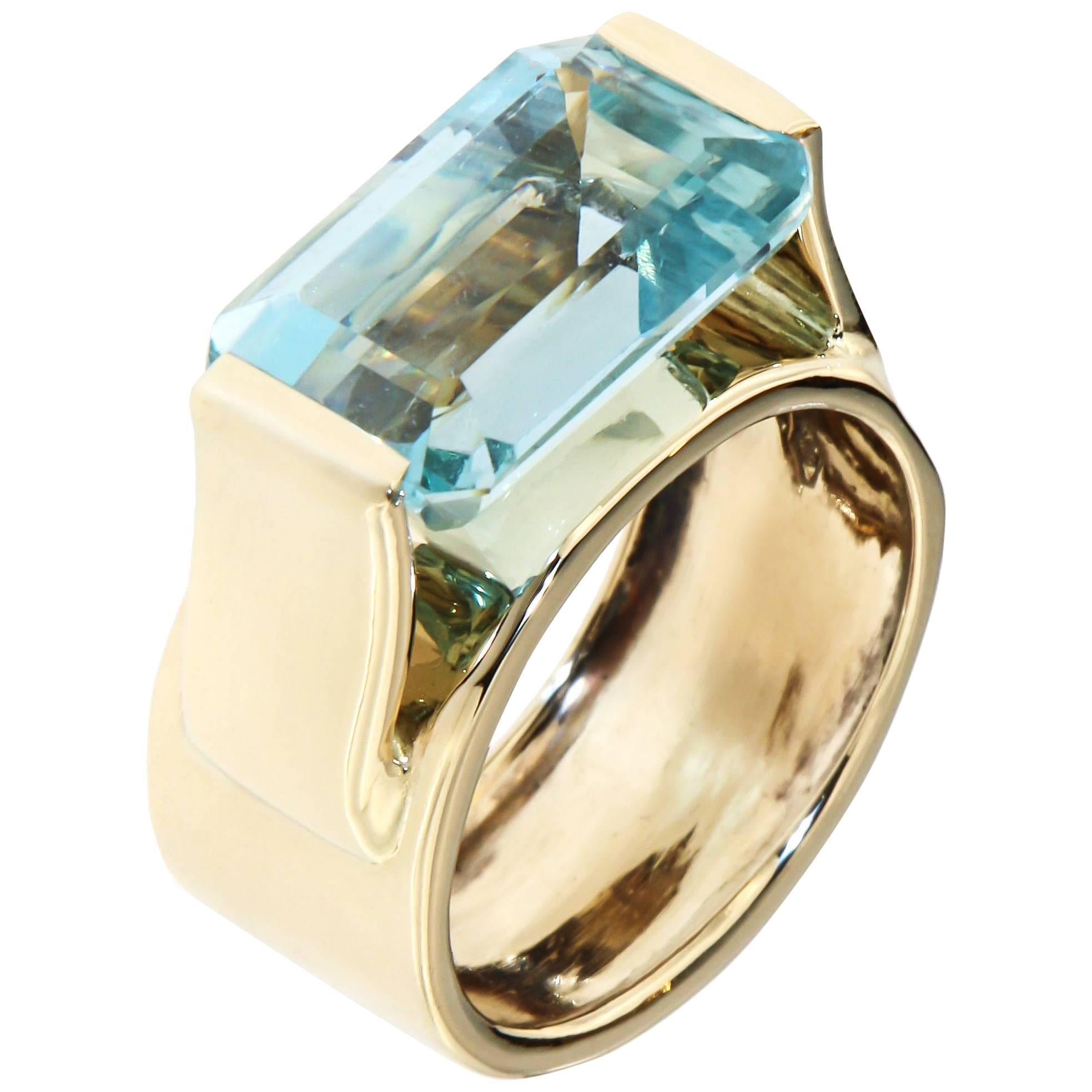 Aquamarine White 18 Kt Gold Cocktail Ring Handcrafted in Italy by Botta Gioielli