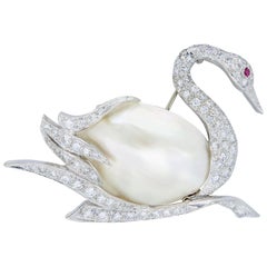 14 Karat White Gold Diamond Swan Brooch
