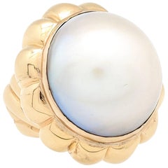 18 Karat Yellow Gold White Mabe Pearl Ring