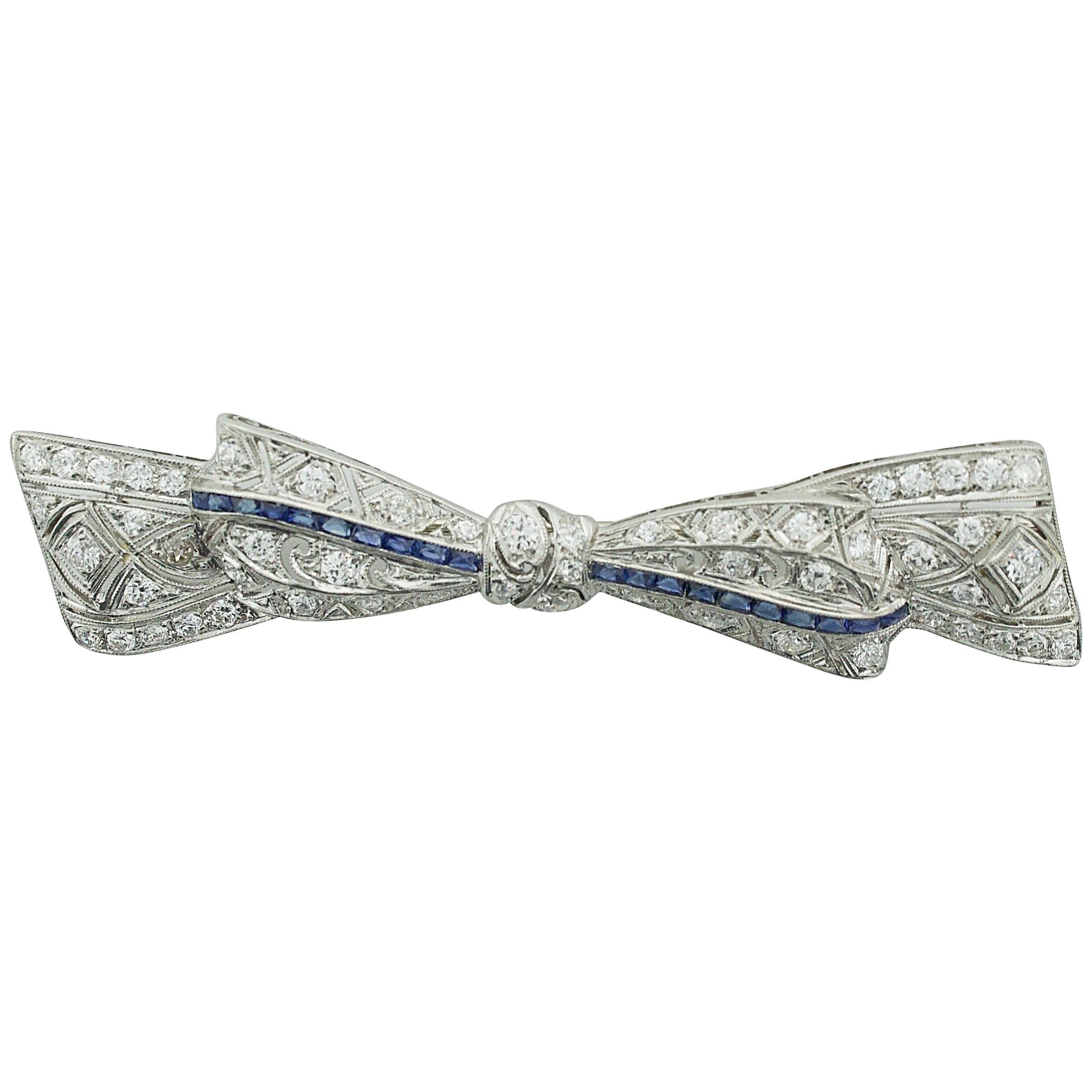 1920s Exquisite Platinum Diamond and Sapphire Bow Brooch For Sale