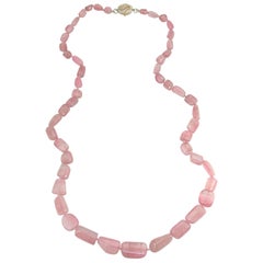 Collier de tourmaline rose avec fermoir Victor Velyan en forme de coquille de palourde