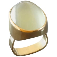Vintage 1970s Mid-Century Modernist Green Moonstone Gold Cocktail Ring
