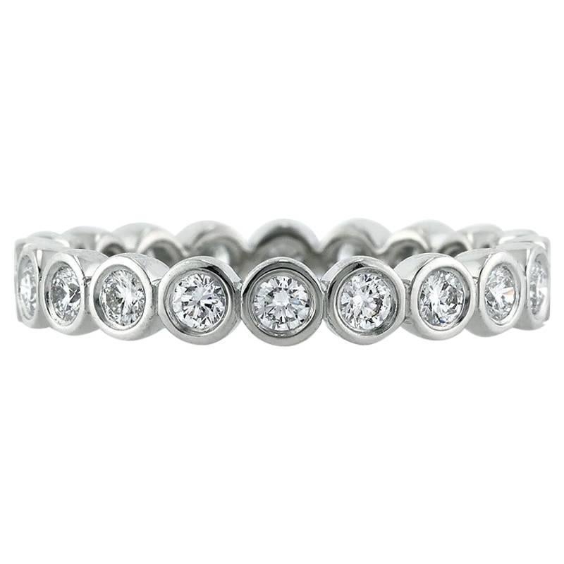 Mark Broumand, anneau d'éternité en platine avec diamants taille brillant rond de 1,00 carat sertis sur le chaton en vente