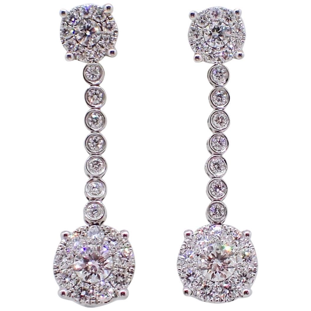 18 Karat Gold Dangle Earrings with 1.47 Carat of Round Brilliant Cut Diamonds