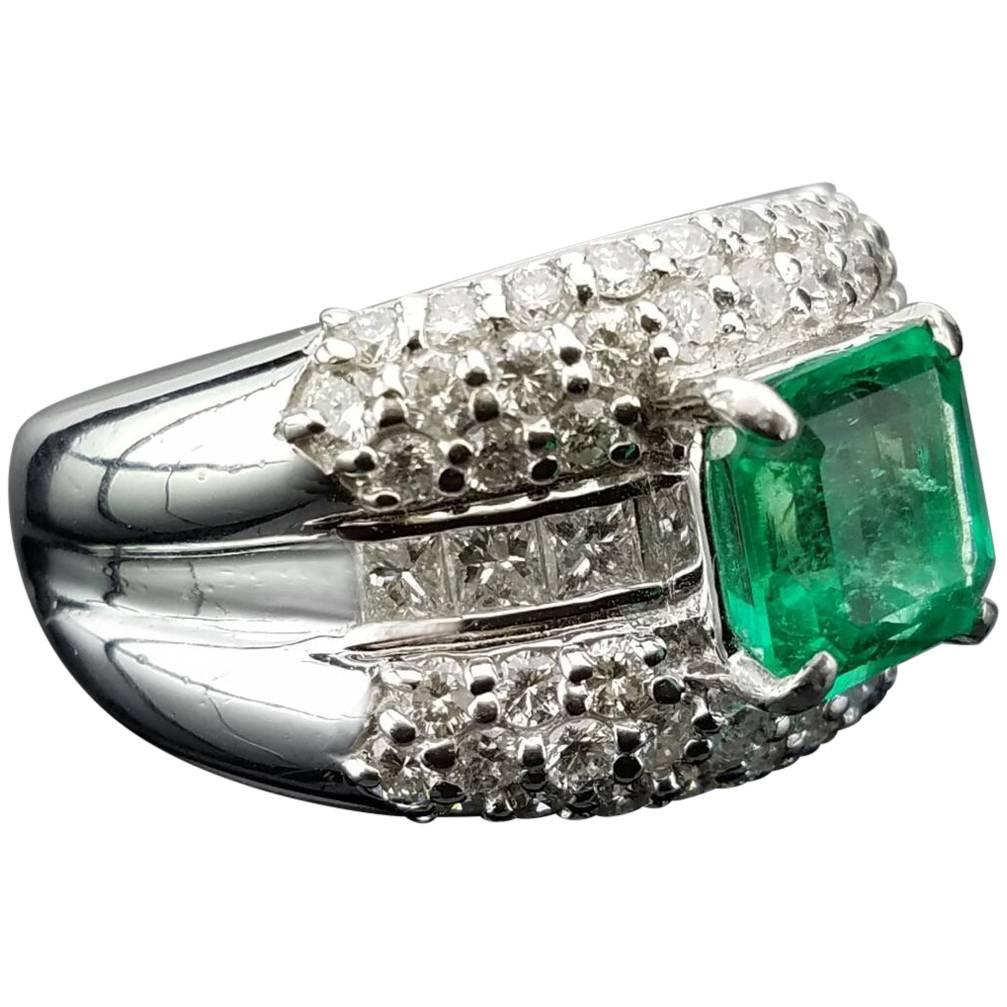 1.84 Carat Colombian Emerald Cocktail Ring in Platinum For Sale