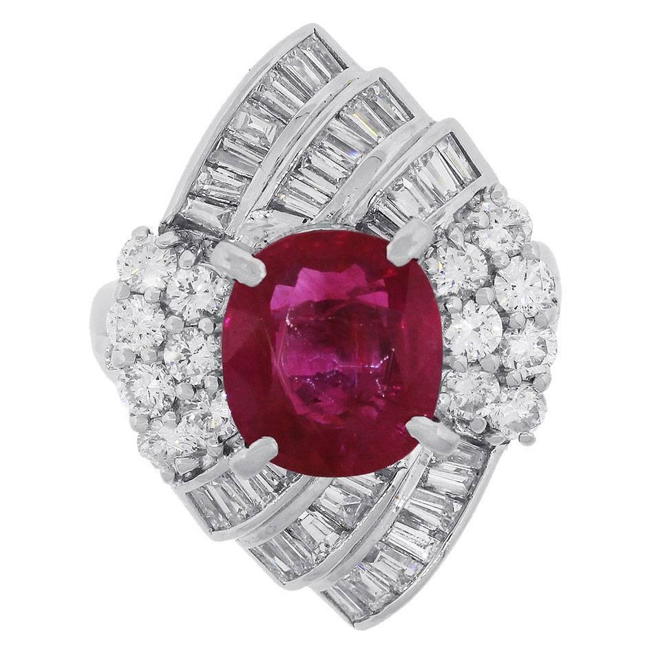 Bague cocktail rubis diamant 3,97 carats à taille coussin en vente