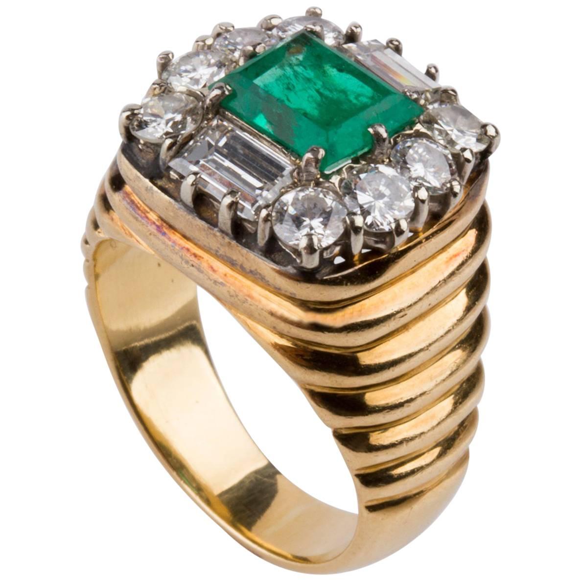 Emerald and Diamond Ring For Sale