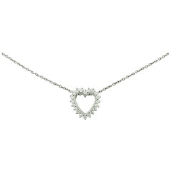 Collier classique en or blanc avec cœur en diamant