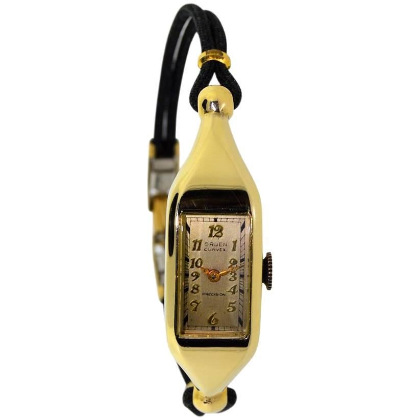 Gruen ladies yellow Gold Art Deco Lady Curvex manual Wristwatch, circa 1930