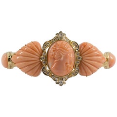 Coral 0.85 Carat Diamond Yellow Gold Bracelet