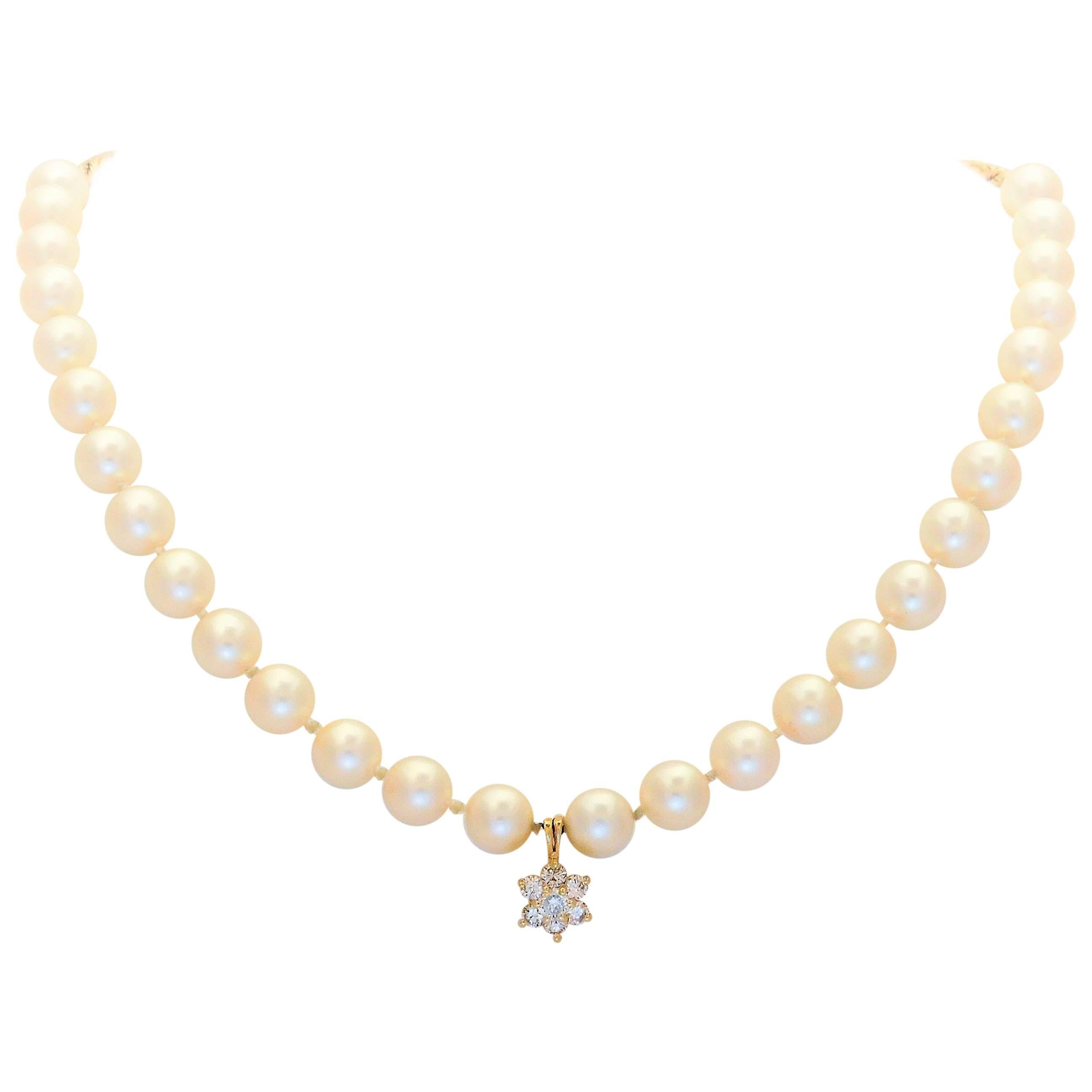 Midcentury White Pearl and 14 Karat Gold Necklace with Diamond Star Pendant