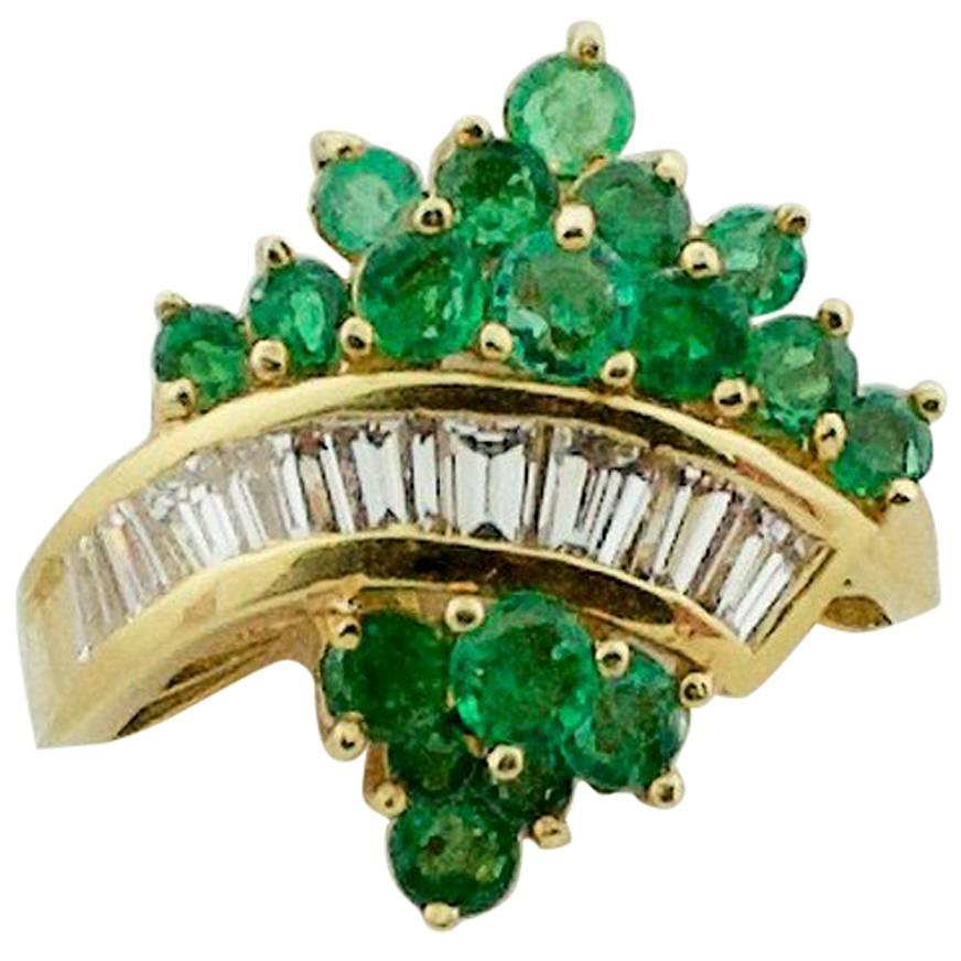 Bague en or jaune 18 carats avec émeraude et diamants