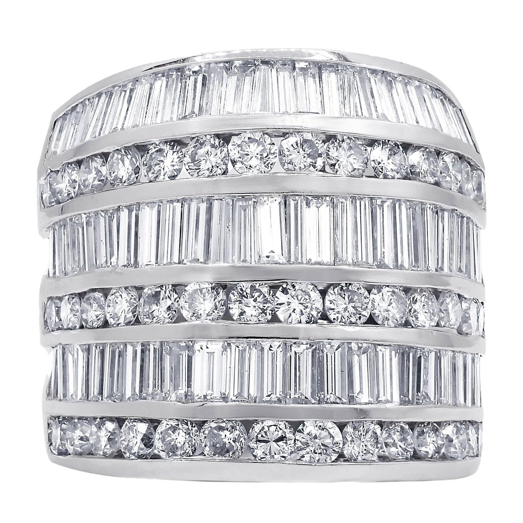 Diana M. 18 kt Weißgold Diamant-Mode-Ring, geschmückt mit abwechselnden Reihen 