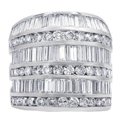 Diana M. Anillo de moda de oro blanco de 18 quilates con 6 quilates de diamantes adornado con filas alternas
