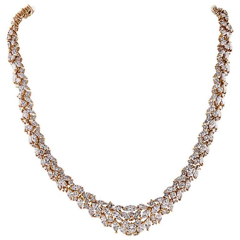 25 Carats of Diamonds Gold Cluster Necklace For Sale at 1stDibs