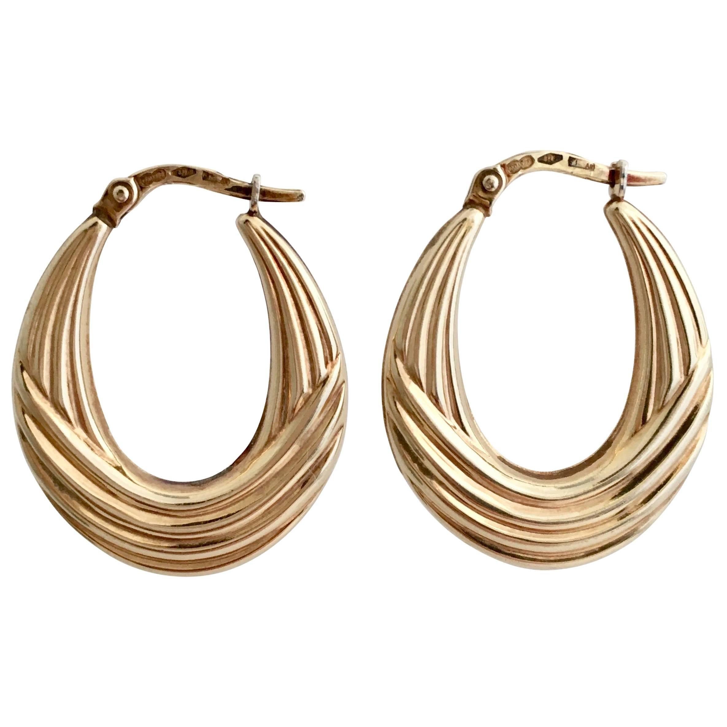 1980s Vintage Jewelry Gold Hoops Moulded Ribbed Hoop Earrings For Sale