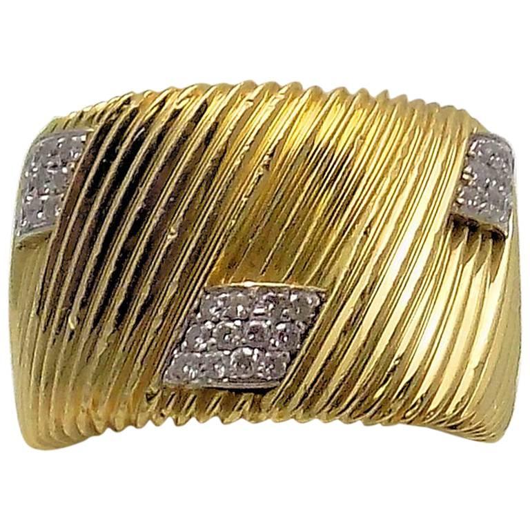 Roberto Coin 18 Karat Yellow & White Gold Ribbed Band with 6 Diamond Clusters For Sale