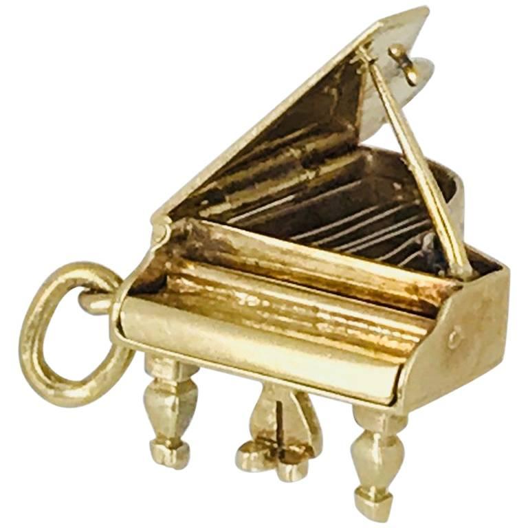 Grand Piano, Charm Handmade Movable Parts of Yellow and White Gold, circa 1950 For Sale