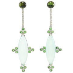 Boucles d'oreilles en calcédoine bleue avec tsavorite et diamants