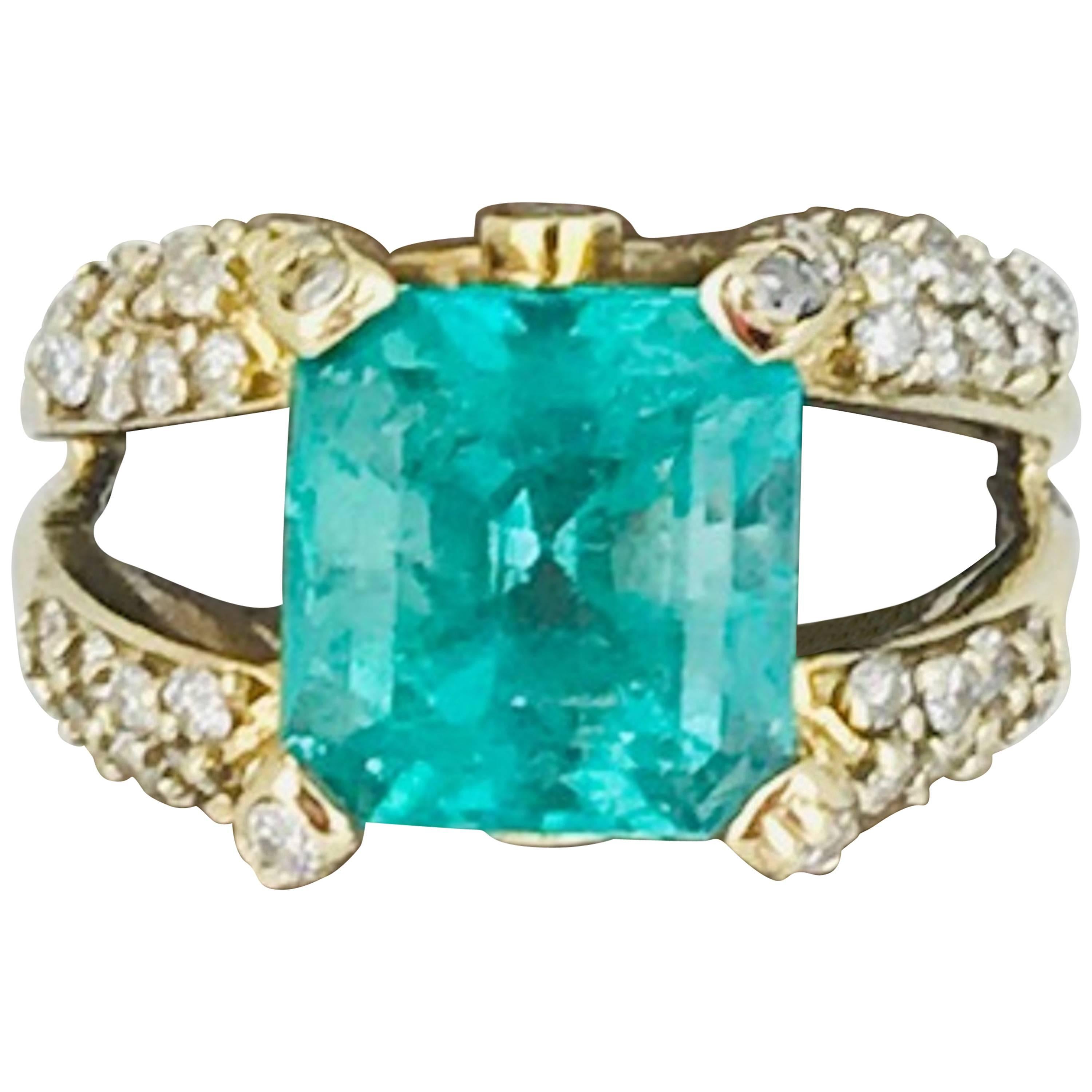 Colombian Emerald, 5.62 Carat, Set with 1.10 Carat Diamonds, Contemporary Ring For Sale