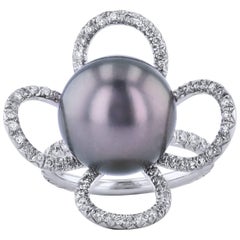 Perla de Tahití y Pétalo de Diamantes Anillo de Cóctel de Moda en Oro Blanco de 18 kt Talla 5.5