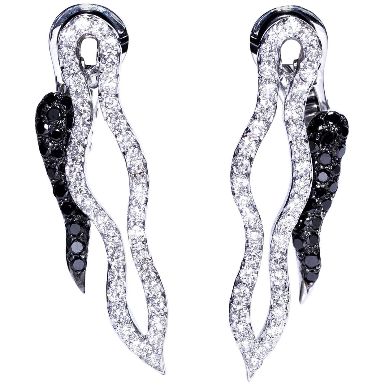 3.29 Carat White Black Round Diamond 18 Karat Gold Modern Spike Line Earrings For Sale