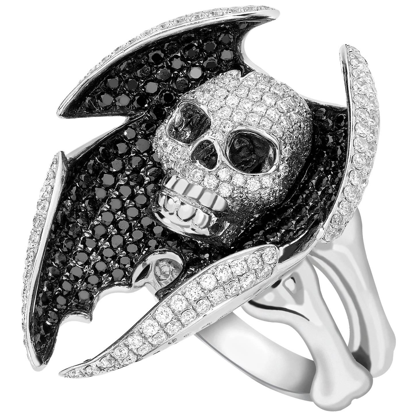Tresor Bespoke 4 Carat Diamond Black White 18 Karat Gold Cocktail Skull Ring For Sale