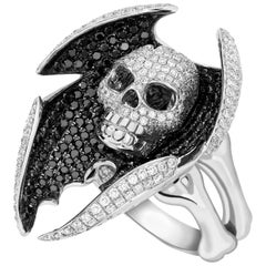 Tresor Bespoke 4 Carat Diamond Black White 18 Karat Gold Cocktail Skull Ring