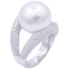 18 Karat South Sea Pearls and Diamond Cocktail Elegant fashion Ring