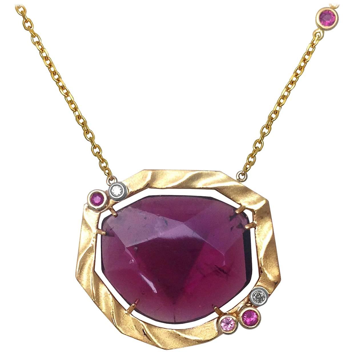 Large Pink Tourmaline 18 Karat Yellow Gold Necklace with Rubies and Diamonds For Sale