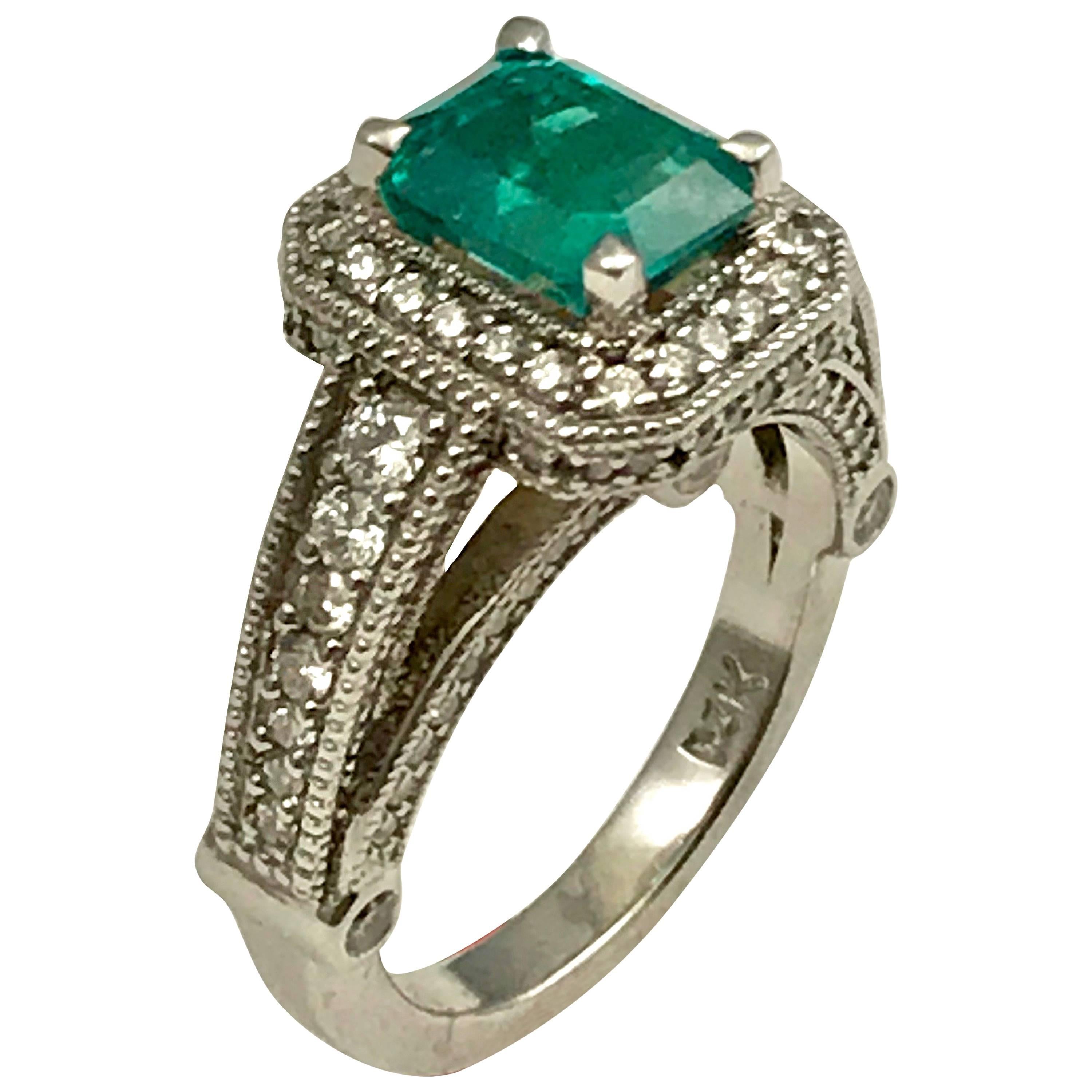 1.56 Carat Colombian Emerald Cocktail Ring Set in 14 Karat White Gold For Sale