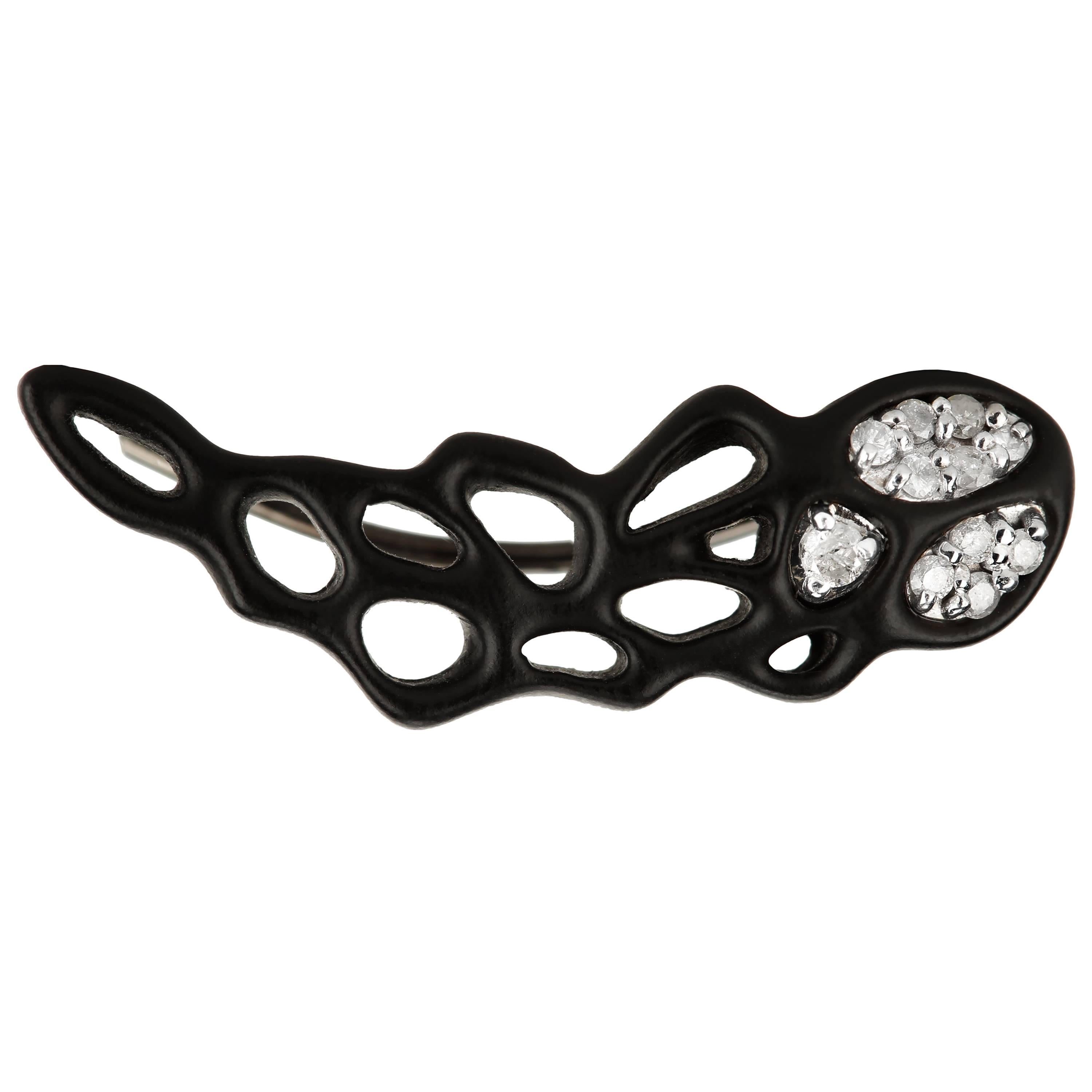 FLOWEN Eyra-Ohr Crawler-Ohrring aus Sterlingsilber mit schwarzem Gommato und Diamanten