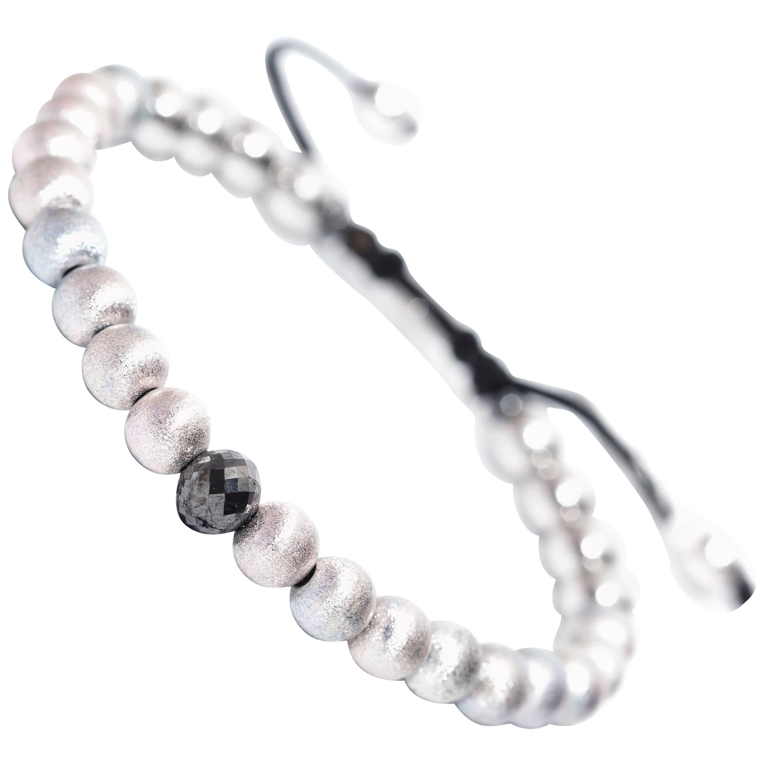 Bracelet de perles Macrame avec logo en argent et acier inoxydable et diamants noirs 1,63 carat