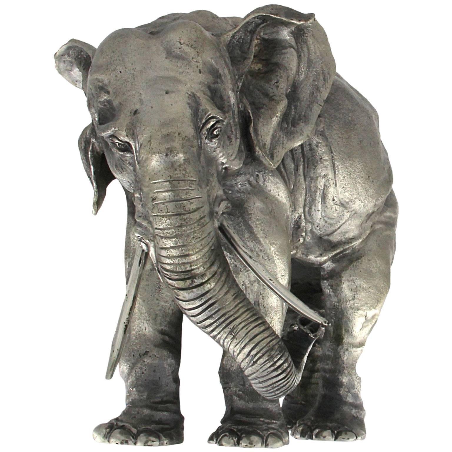 Elephant handicraft in Silver For Sale