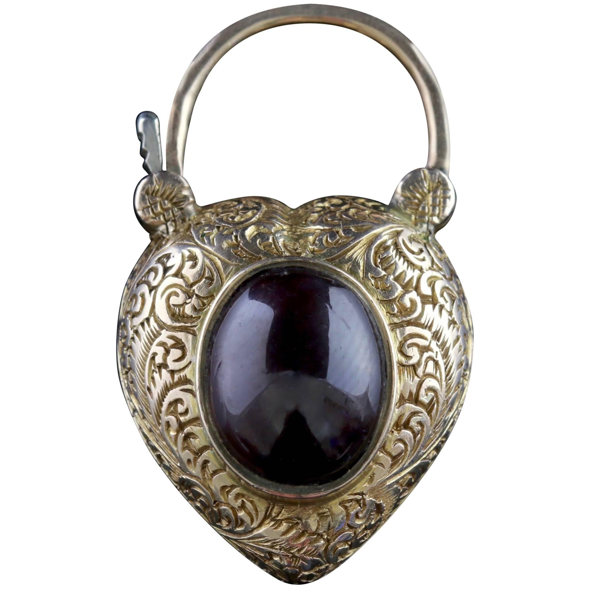 Antique Victorian Heart Pendant Locket Garnet 18 Carat Gold, circa 1900