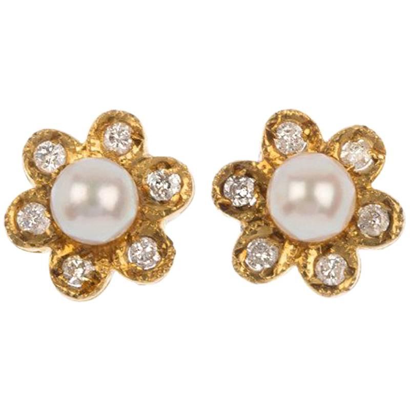 Vintage 1980s 9 Carat Yellow Gold Cultured Pearl and Diamond Stud Earrings For Sale