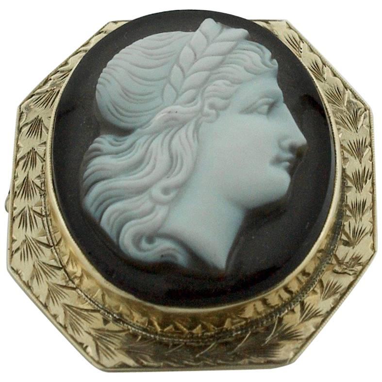Stone Cameo Brooch or Pendant in Yellow Gold, circa 1915