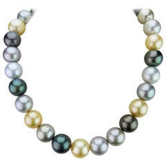 Mehrfarbige Halskette mit natürlichen Südseeperlen