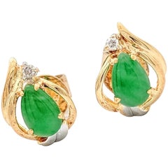 20 Karat Yellow Gold Green Jade and Diamond Stud Earrings