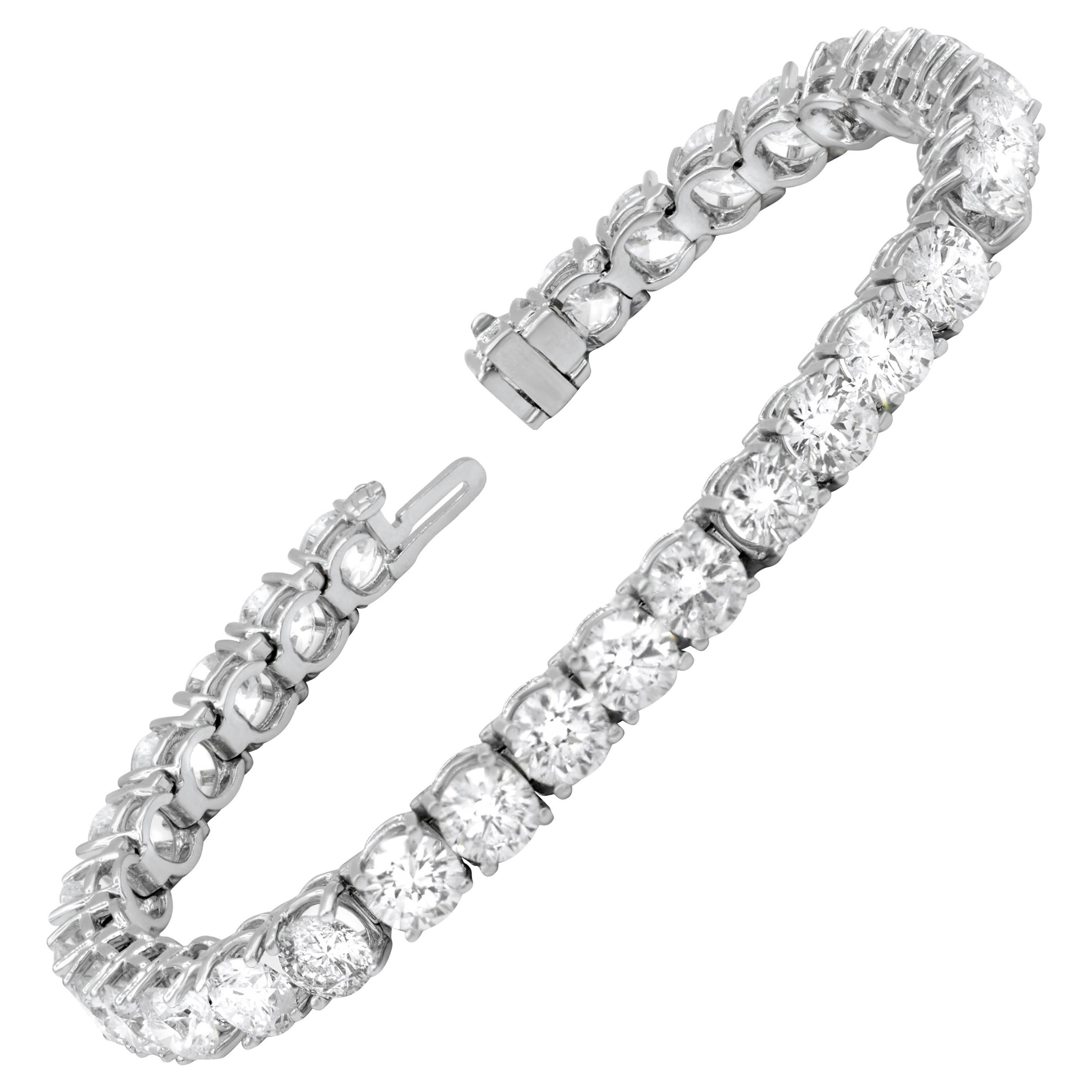 Bracelet de tennis classique de 20,35 carats en vente