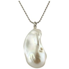 13 G Baroque Pearl 18 Karat White Gold Pendant Necklace