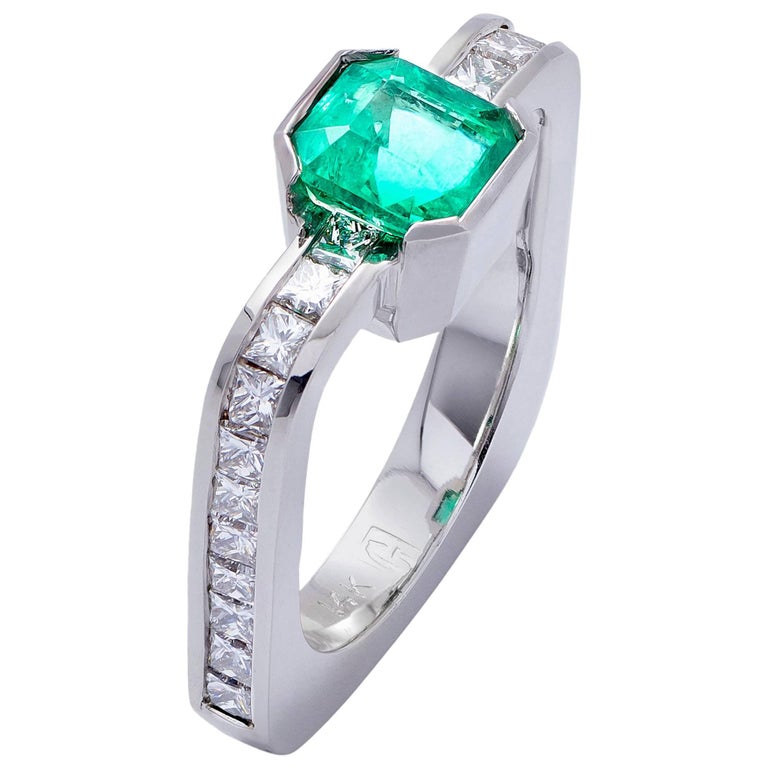 Cartier Emerald Diamond White Gold Panthere Ring For Sale at 1stdibs