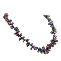 AJD Collana di perle triangolari iridescenti di colore verde-bronzo, pietra di nascita di giugno