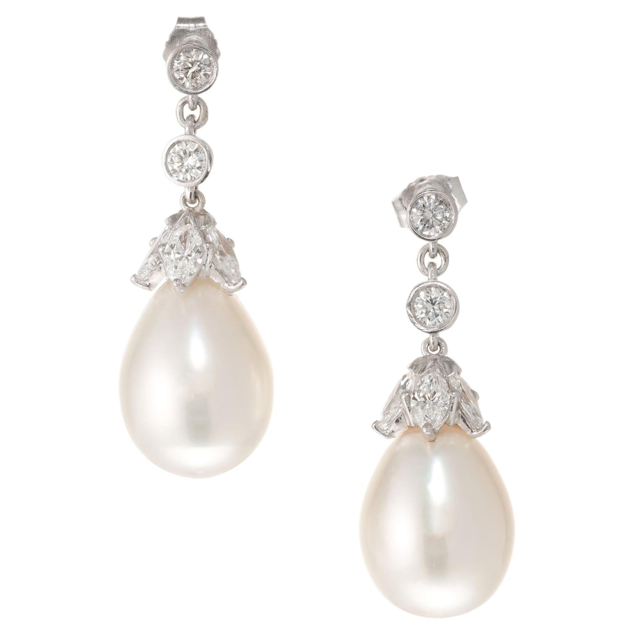Pendientes Colgantes de Platino con Perla Cultivada del Mar del Sur y Gota de Lágrima de Diamante de 2,56 Quilates