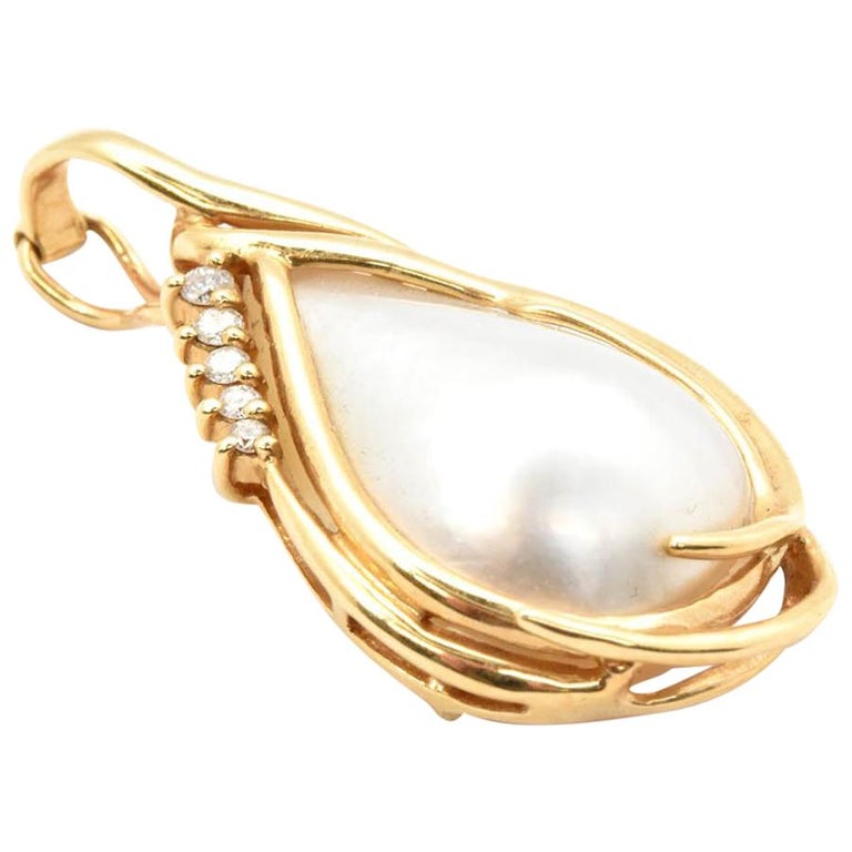 Dangling Pearl and Diamond Pendant 14 Karat Yellow Gold For Sale at 1stdibs